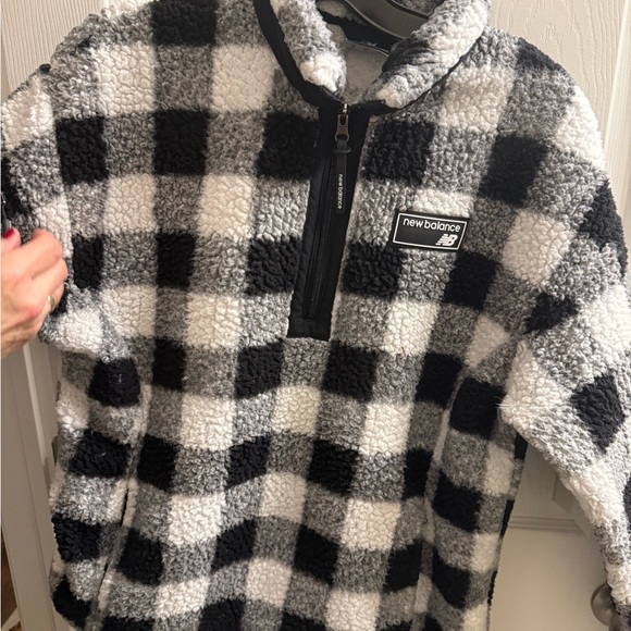 New Balance Black and White Checkered Sherpa zip-up sweater WM - Picture 3 of 5